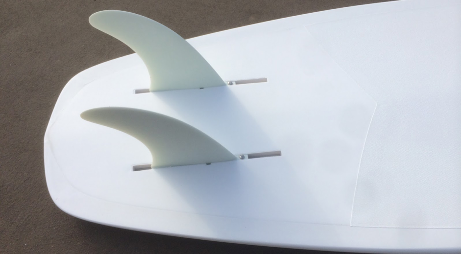   double fins surfboard