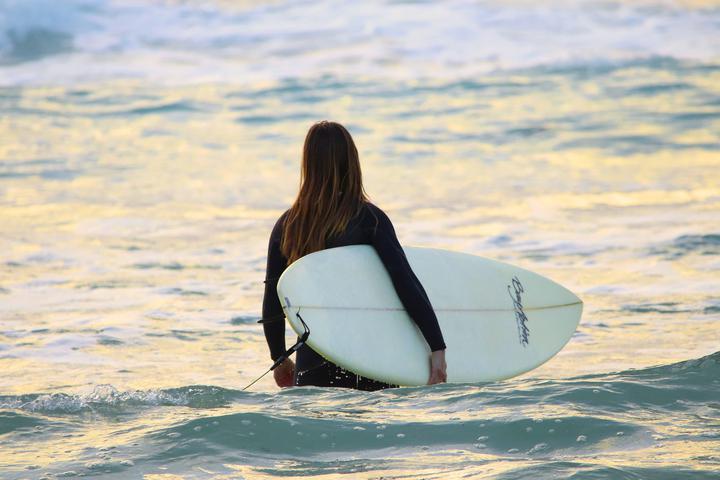 surf girl with Quiver Killer