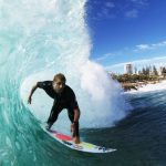 Main pros and cons of choosing shortboard for advanced surfing