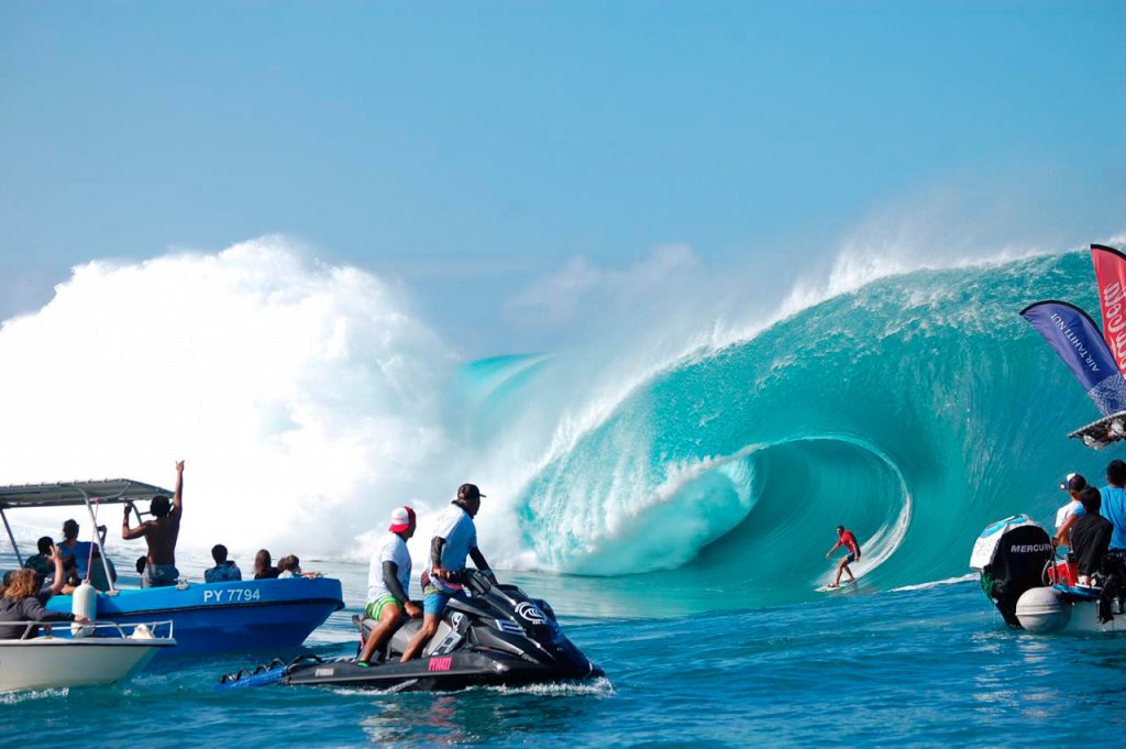 Surf Competitions 20 feet